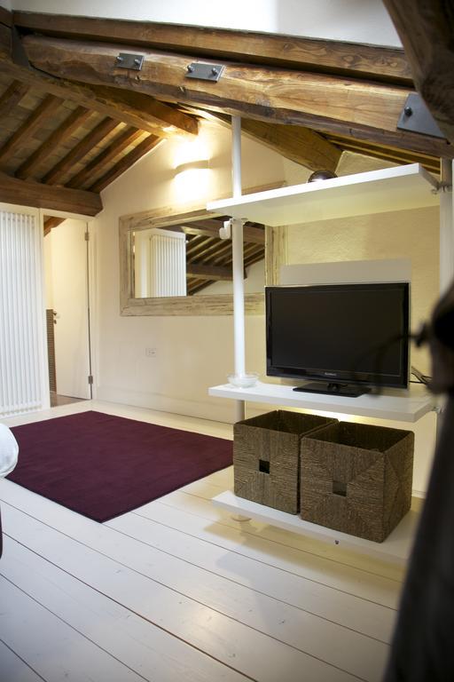 La Colombaia Nel Castello Apartment Bracciano  Phòng bức ảnh